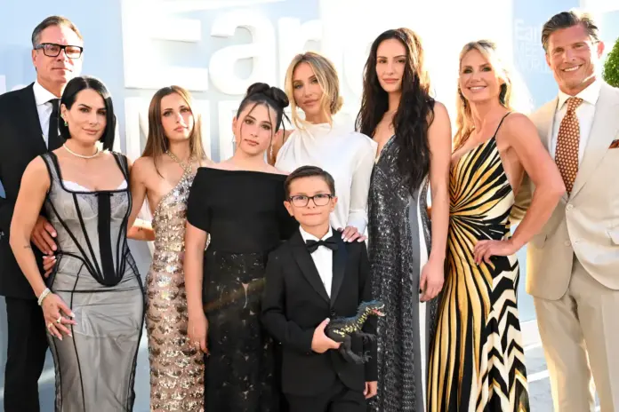 thomas-earle-ashley-earle-penelope-earle-alix-earle-ashtin-earle-alisa-earle-todd-galski-earle-meets-world-premiere-090226-221d0372c1dc4a8798457c16aa662903